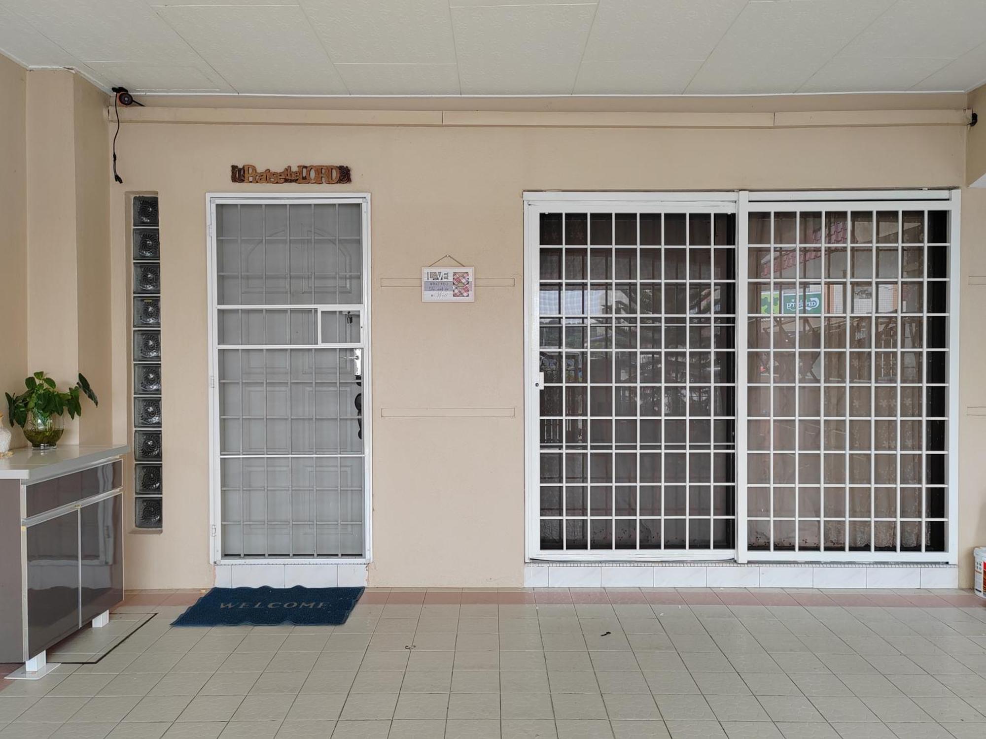 Warm Station 18 Rumah percutian
